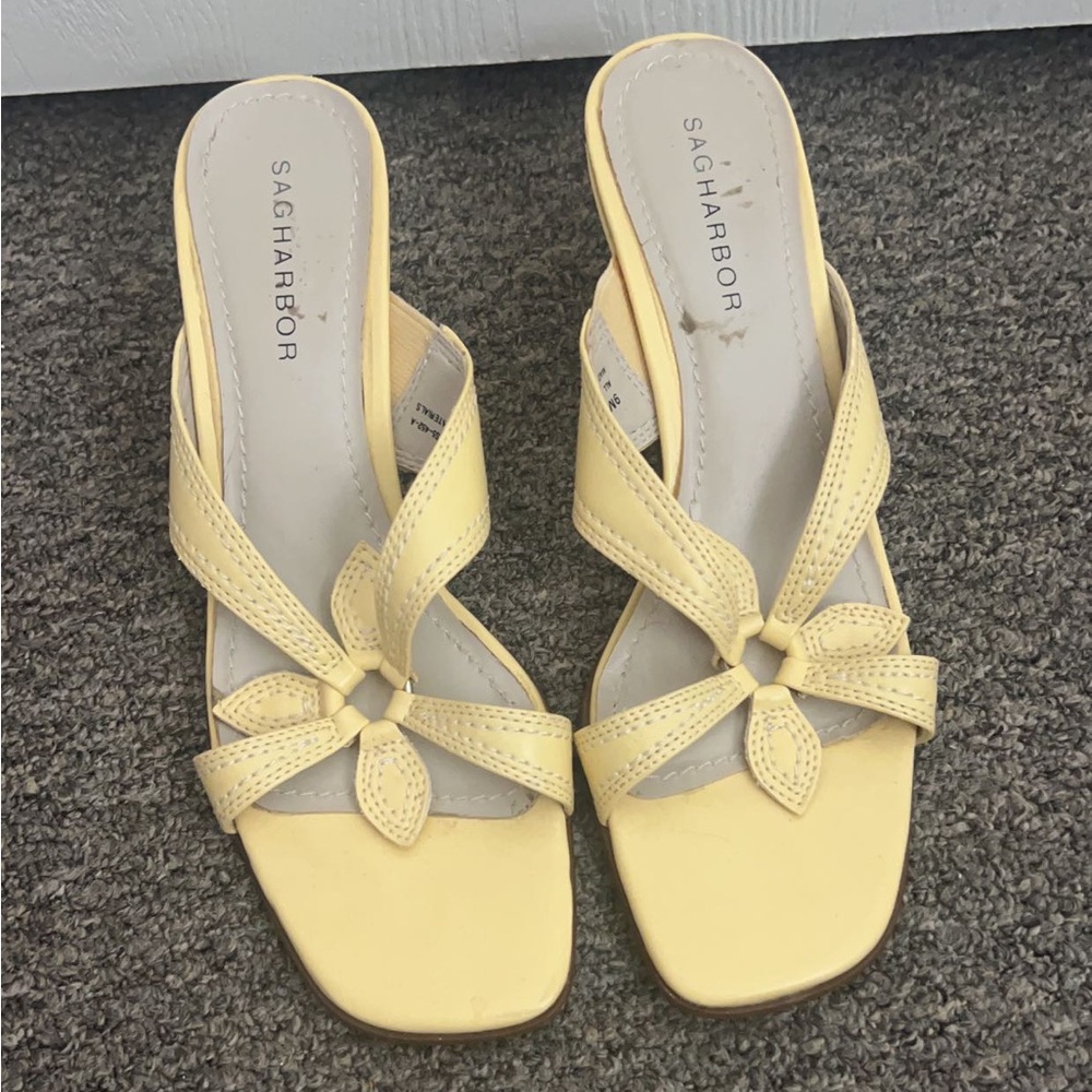 Yellow flower Sabharbor heels